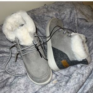 Womens size 9,casual memory foam shoe